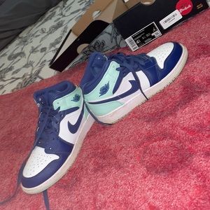 Nike Jordan’s size 4.5 mystic navy/mint sea foam